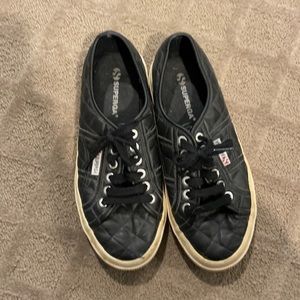 Superga cusion black sneakers. In great condition